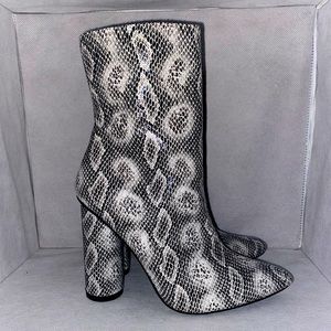 Fashion Nova Size 6 Snake Skin Boot